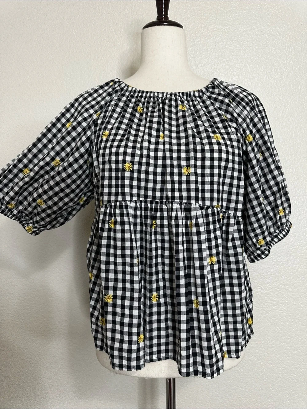 Old Navy Black White Gingham Embroidered Floral Puff Sleeves Top, Sz Medium